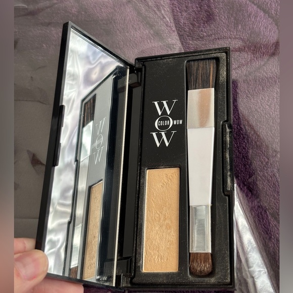 👱🏼‍♀️Color Wow root touch up in color light blonde/ platinum blonde - Picture 4 of 9